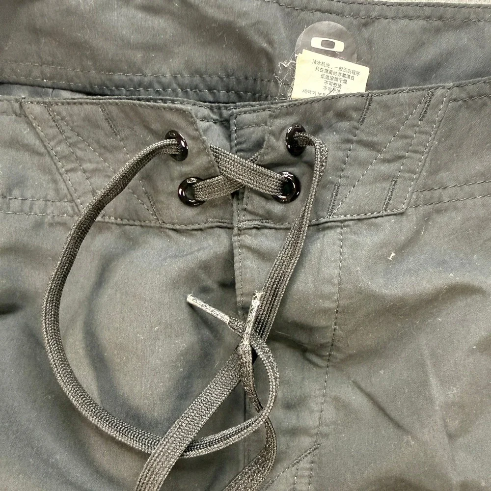 Oakley Board Shorts Swim Trunks Regular Fit Size 36 (FIT 37)  Black Cargo Summer